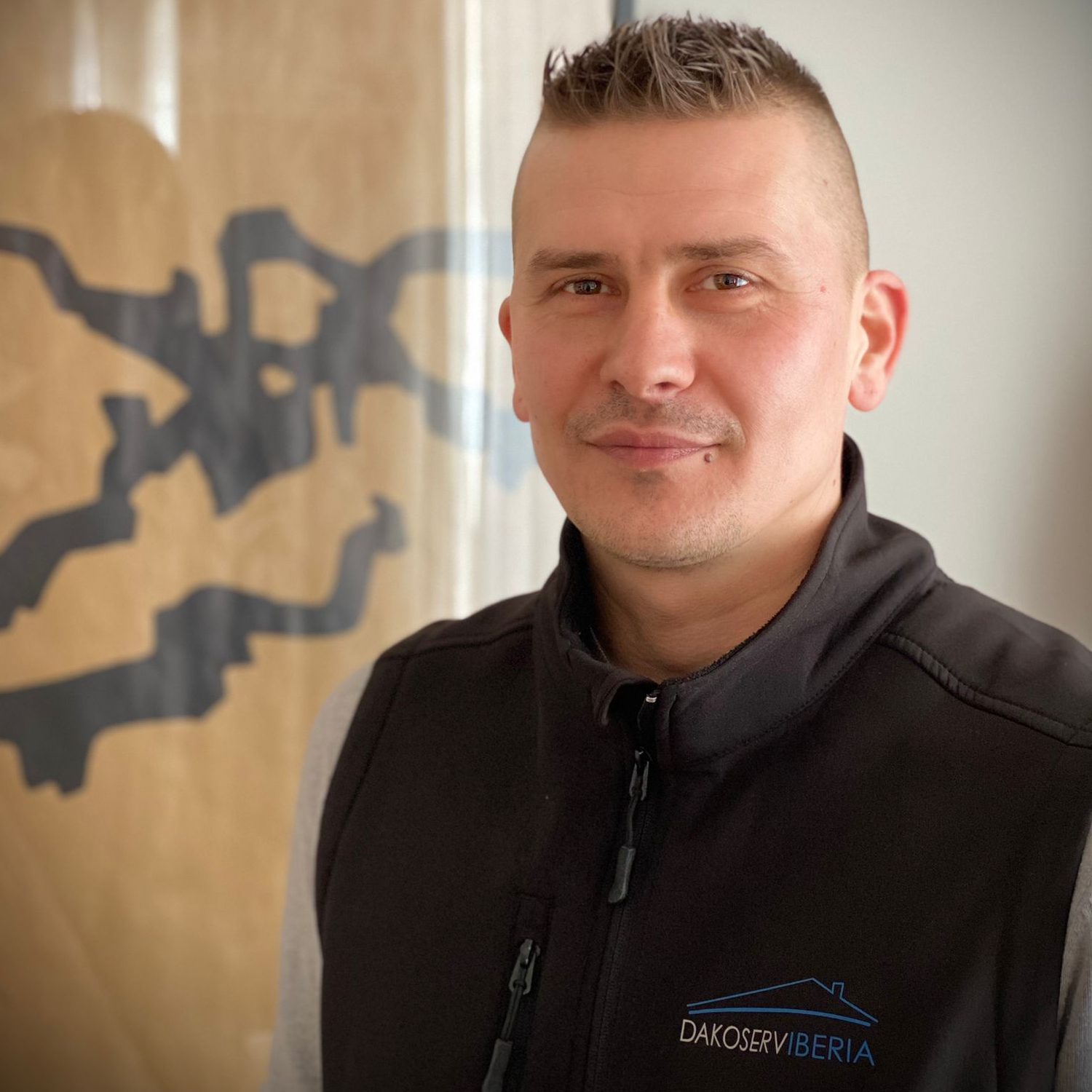 trabajador profesional del mantenimiento de Dakoserviberia trabajador profesional del mantenimiento de Dakoserviberia