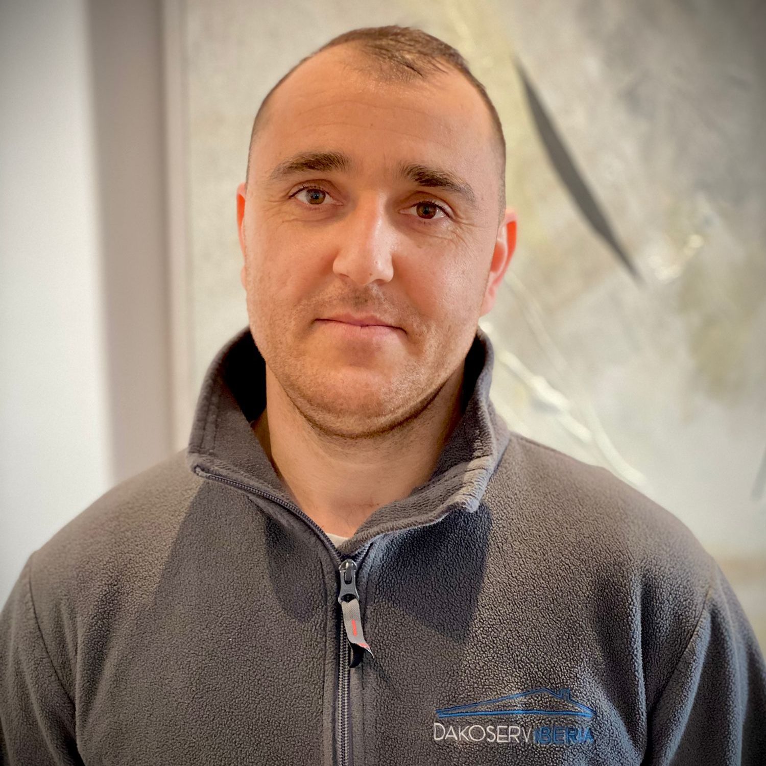 trabajador profesional del mantenimiento de Dakoserviberia trabajador profesional del mantenimiento de Dakoserviberia